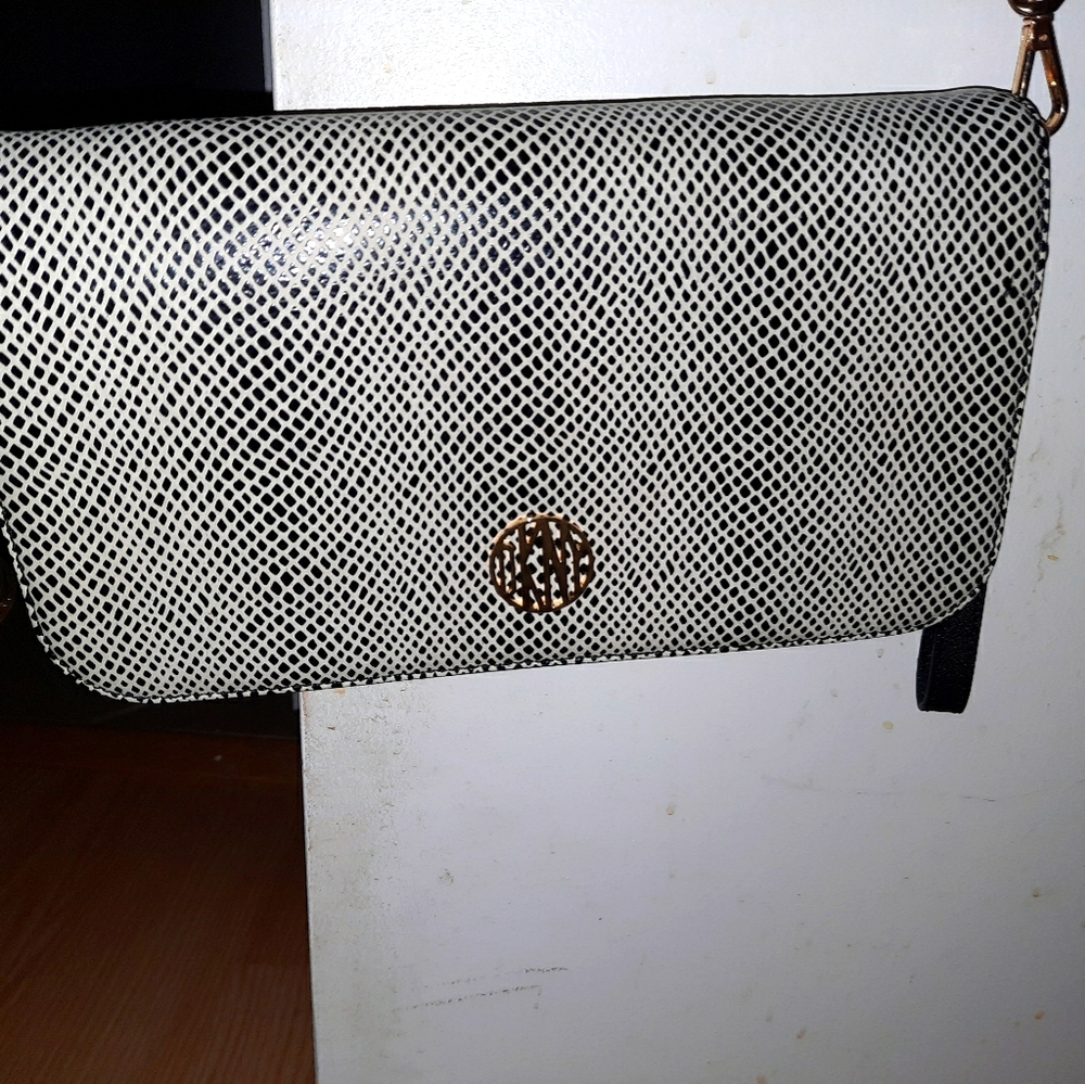 Dkny purse